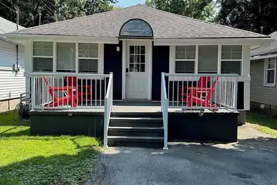 Image de Modern 3br Home near the Beach w/ A/C +WiFi +Free Parking +Firepit +Deck w/Bbq