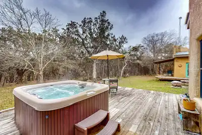 Image de Dog-friendly house with hot tub, spacious living room, full kitchen and Wifi