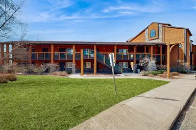 Image de Ground-floor hotel-style condo with fast WiFi, central Ac, & kitchenette