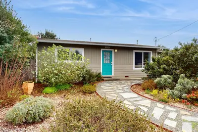 Image de Cozy Home w/ Large Yard, Free WiFi, & Private Hot Tub - Close To Bluffs & Trail