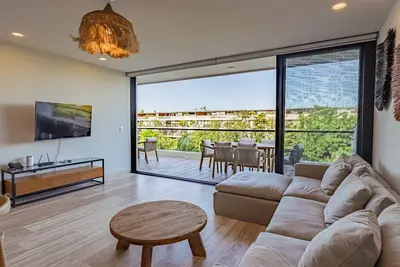 Image de Chic retreat with rooftop jacuzzi, firepits, yoga studio & luxury amenities