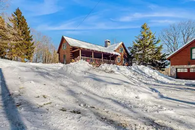 Image de Cozy log cabin & loft, close to recreation, dog-friendly, bbq, balcony, a\/c, w\/d