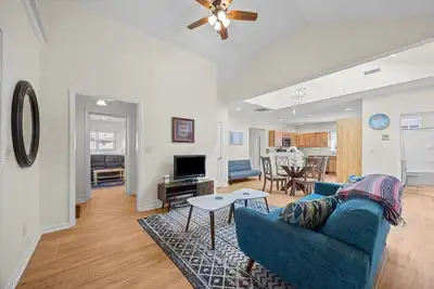 Image de Quiet and peaceful mountain retreat outside of Ashville with central air