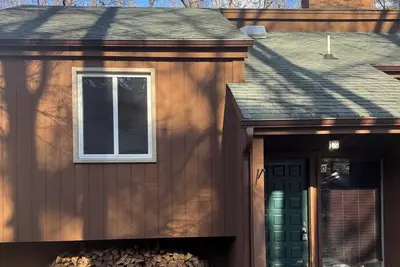 Image de Treehouse Available June 1st! \nA 5-bedroom with 2 driveways on 1. 3 acres in City