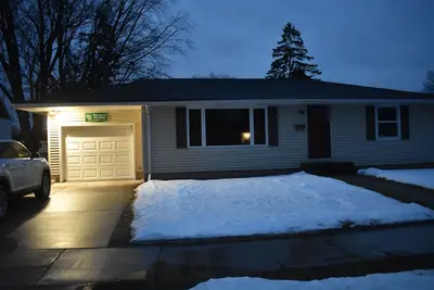 Image de Pigskin Paradise near Lambeau Field in charming Green Bay with ManCave