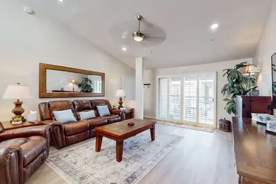 Image de Welcome to this charming, pet-friendly condo in the heart of Scottsdale, Az!