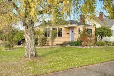 Image de Charming Renovated Cottage - Walk to Ups & Proctor