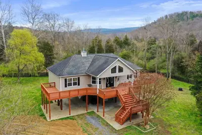 Image de The Treehouse - Hot Tub- River Access