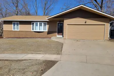 Image de Fully renovated 3-bedroom house in Iowa City. Walking distance to Kinnick & Uihc