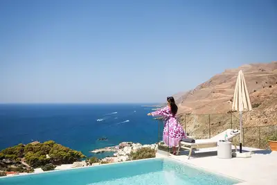 Image de DĂłma, panoramic views, and pool.
