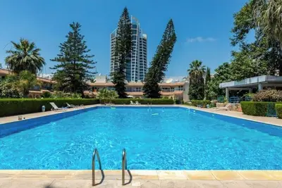Image de 1bd in Palm Beach M1 with pool