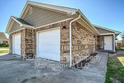 Image de Cozy 3-bedroom Duplex in lovely Norman downtown he road from Ou campus! !