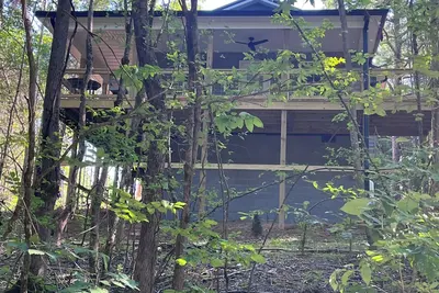 Image de Cozy cabin in serene Scottsville with WiFi, Ac, Wrap around porch