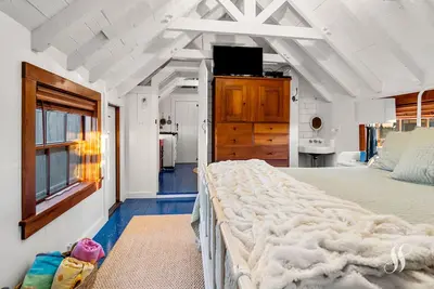 Image de Iconic Smith's Point Cottage - 2 Bedrooms, Wifi, Ac