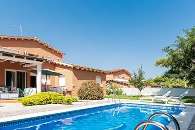 Image de Villa Tulipes with private pool: the oasis of comfort and nature.