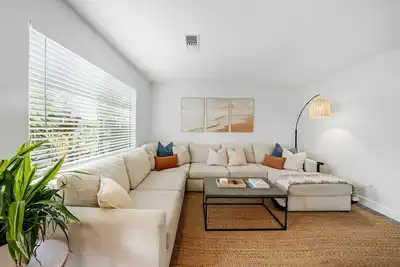 Image de Luxe & Spacious Retreat - Steps to Beach Game Room