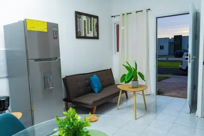 Image de House with strategic location close to everything.