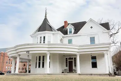 Image de Victorian Bed & Breakfast in Charming Mountain Town