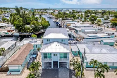 Image de Large Waterfront Escape, Canal Views