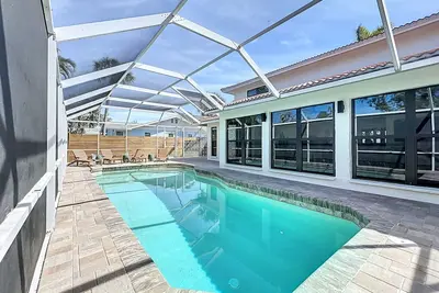 Image de Sarasota Retreat with Private Heated Pool + Fire Pit - 5 Min to Siesta Key Beach