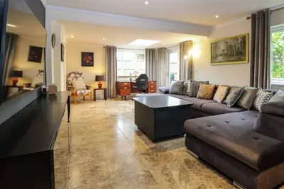 Image de 3 Beds | 3 Baths | 2 Living areas | Cinema Room