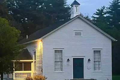 Image de Charming Schoolhouse with Ac/Heat, WiFi, Smart Tv, W/D, Full Kitchen - Sleeps 4