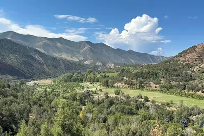 Image de \n 2-bedroom apartment in charming Glenwood Springs with Hot Tub, Ac and Heating.