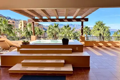 Image de Luxurious ocean front 2 bedroom suite with spectacular views