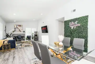 Image de Mins to Disney! Chic 3br w/ Insta Wall & Arcade