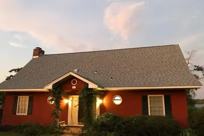 Image de Big Home with Wifi, HotTub, Outdoor kitchen/ dining area & dock on Lake Seminole