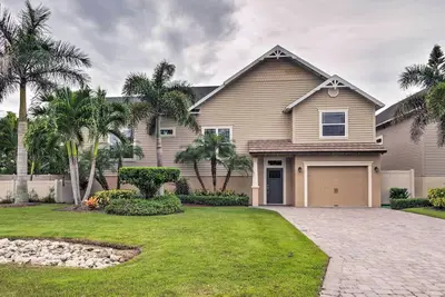 Image de Beach Escape, Heated Private Pool, 11-Foot Ceilings, 75-Inch Tv, Modern Luxury