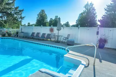 Image de Lake Erie Retreat with In-Ground Pool