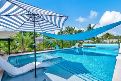 Image de Resort-Style Modern Retreat *Pet Friendly*