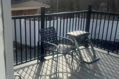 Image de Charming 3-bedroom duplex with study space, WiFi in cool Hope Scituate.