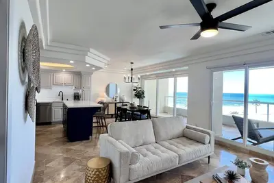Image de Beachfront luxury condo with private beach/breathtaking views