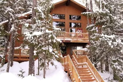 Image de Awesome Treetop Townhouse 3br 3lvl *5 Star Hosts*