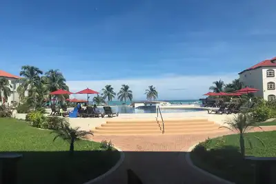 Image de Luxury 3-bedroom, beachfront condo in San Pedro, Caribeville Belize