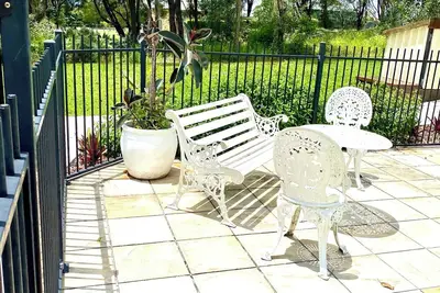 Image de Cosy Cottage, peaceful acreage, pool and gardens