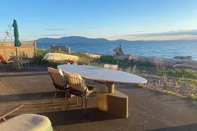 Image de Charming beachfront cottage w\/ sweeping views of San Juan Islands with WiFi, Ac