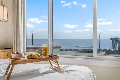 Image de Ocean Breeze Oasis: Oceanfront Condo w/ Pool & Elevator