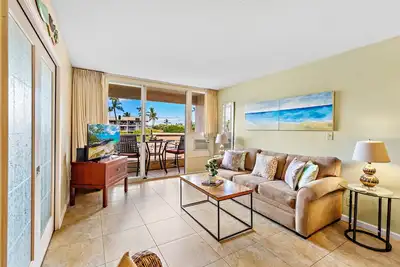 Image de 1bd beachy modern with vibrant colors