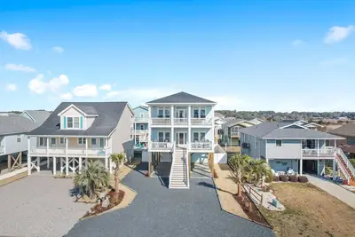 Image de \"Sandy Feet Retreat\" a 4 Bedroom Home w/ Private Pool & Pet Friendly
