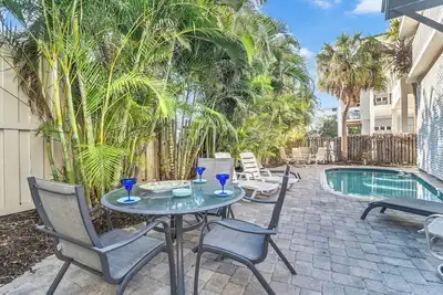 Image de Beachside Haven | Steps from Siesta Beach – Stunning 3-Bedroom Townhouse with Pool