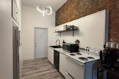 Image de Charming upper apartment in downtown Elmore with WiFi, Ac, & Work space