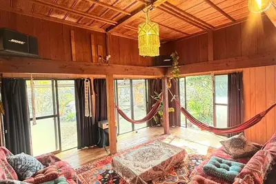 Image de Otherworldly Retreat on Kikai Island A fantastic private lodge that changes its expression from day to night.