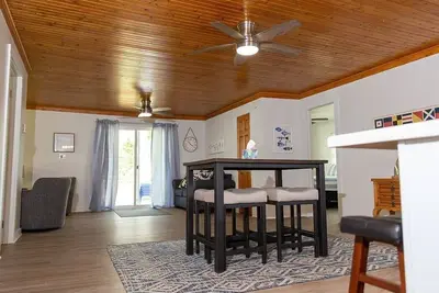 Image de LakePointe Shores #8 Open floor cottage in Madison on the Lake