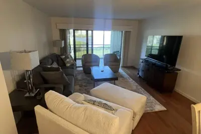 Image de Charming 2-bedroom condo with private beach access in delightful Siesta Key