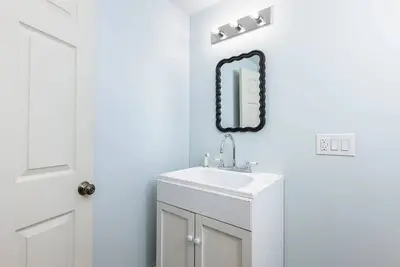 Image de New! Meredith Town & Trail Cottage - walkable to water\/downtown, dogs ok!
