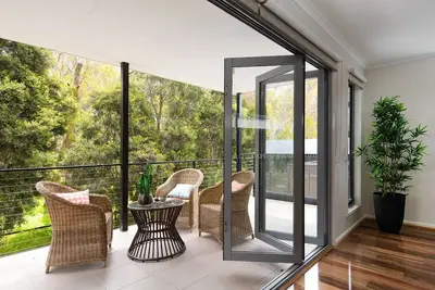Image de Quiet Retreat surrounded by parkland walking and riding trails.