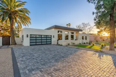 Image de Beautiful, Luxurious Scottsdale Home, Pool, Pickleball, & More!